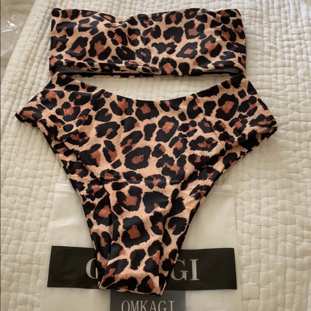 NWT leaped high waisted Swim Suit